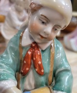 немецкие фарфоровые статуэтки  - Немецкая фарфоровая статуэтка Мальчик 