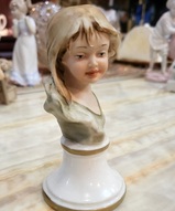 фарфоровые статуэтки, фарфоровый бюст, статуэтки Каподимонте - Фарфоровый бюст Девочка с хвостиком